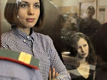 Pussy Riot üyelerine 2 yıl hapis cezası