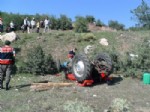 KALEDERE - Virajı Alamayan Traktör Devrildi: 1 Ölü, 7 Yaralı
