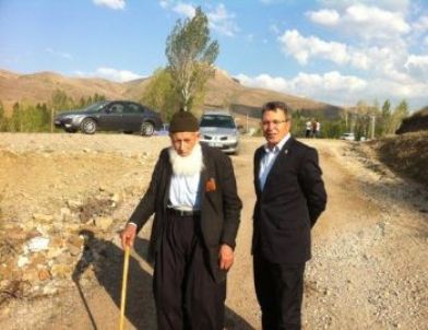 Ak Partili Feramuz Üstün Baba Ocağı’nda