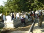 Bayram Arifesinde Mezarlıklar Doldu Taştı