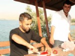 ZEKİ AKGÜN - Van Gölü Kıyısında İftar Keyfi