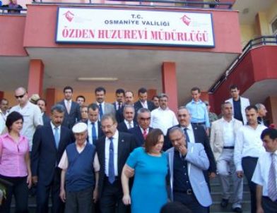 Bayramda Yaşlılar Da Unutulmadı