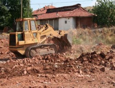 Çankaya, Kırsal Mahallelerdeki Enkazı Kaldırmaya Başladı