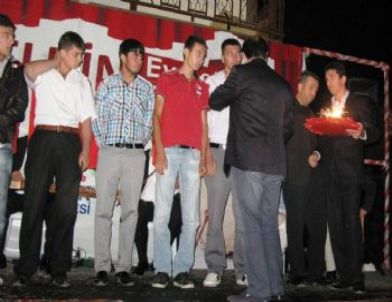 Çubuk'ta Asker Adaylarına Kına Yakıldı