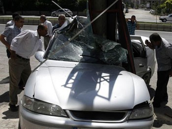 Düğün davetiyelerini dağıtamadı