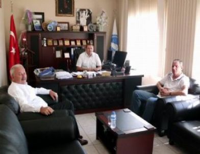 Kadın Basketbolcular Başkan Fikret Akova’yı Ziyaret Etti