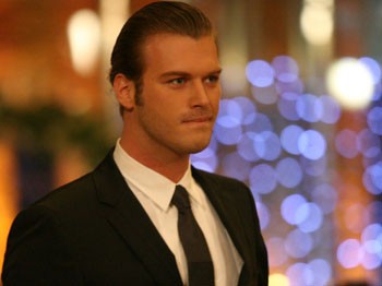 Kıvanç Nişanı Kaçırdı