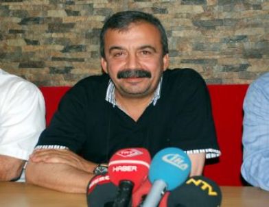 Bdp'li Vekil Önder Gazetecilerle Bir Araya Geldi