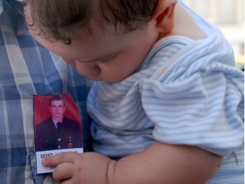 Minik Poyraz'ın bu bakışı duygu rüzgarı estirdi