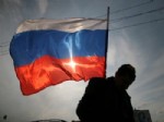 Rusya Bayrak Gününü Kutluyor; Halkın Yarısı Milli Marşı Bilmiyor