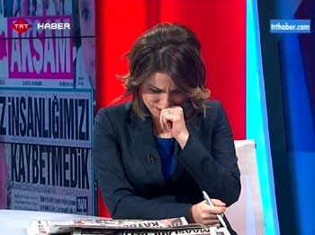 TRT spikeri canlı yayında gözyaşlarına boğuldu