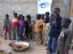 KIMSE YOK MU DERNEĞI - Denizlili Memurlar Gine Bissau Fakirlerine Kumanya Dağıttı