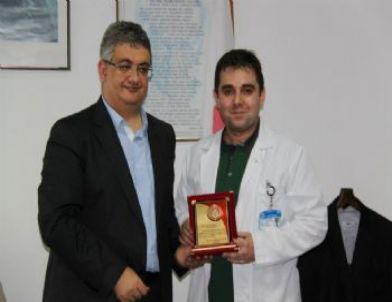 Görele Kaymakamı Aykut Pekmez’den Görele Devlet Hastanesi Başhekimi Ulusoy’a Takdir Belgesi