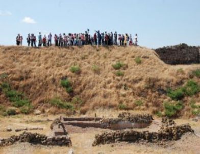 Tarih Kucak Açıyor