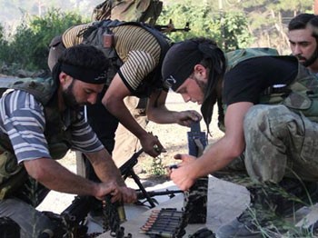 Türkler de Esad rejimine karşı ayaklandı