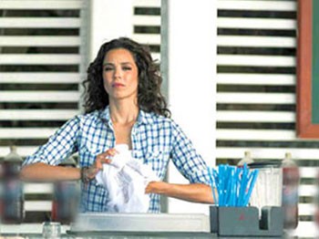 Garson Azra Akın'a Tam Not!