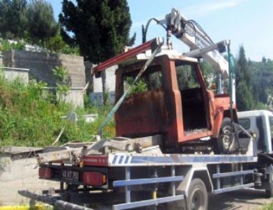 Hurda Araçlar Çekiliyor