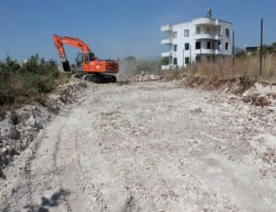 Toroslar Belediyesi Yeni Yol Açma Çalışmalarını Sürdürüyor