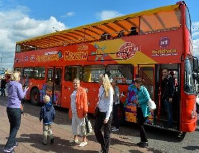 İngiltere’nin Çift Katlı Kırmızı Otobüsleri Moskova’da Turistlere Hizmet Verecek