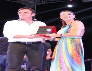 Nadide Sultan Hayranları İle Buluştu