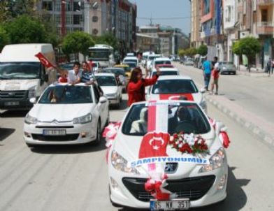 Nur Tatar’a Sevgi Seli