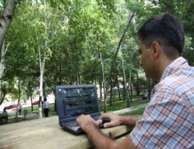 Sincan Belediyesi'nden 'Parkta İnternet' Hizmeti