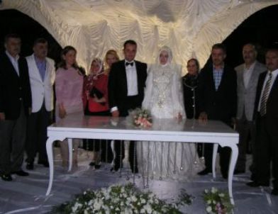 Beş Şahitli Nikah Töreninde Beş Çocuk İstendi