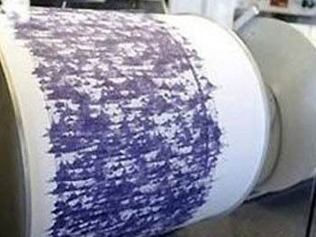 Ege 4 büyüklüğündeki depremle sarsıldı