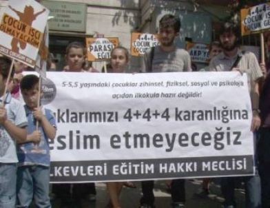 İl Milli Eğitim Müdürlüğü Önünde 4+4+4 Protestosu