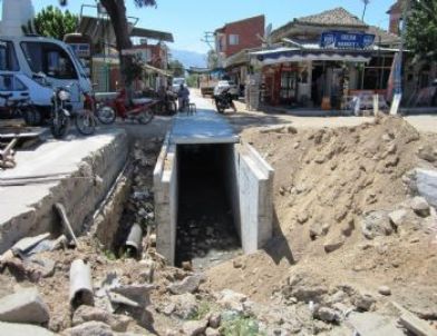 Kaymakçı Beldesinde Dere İslah Çalışmaları Devam Ediyor