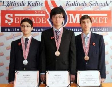 Şehzade Mehmet Eğitim Kurumları SBS'de Manisa Birincisi Oldu