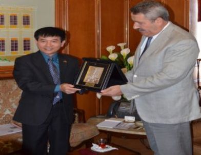 Vietnam Büyükelçiliğinden İzmir Valiliğine Ziyaret