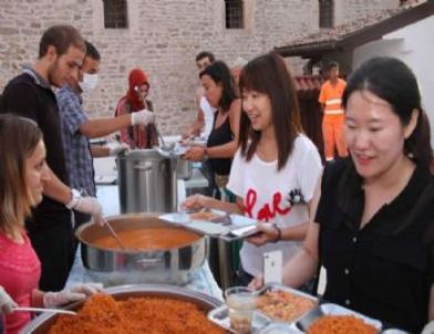 İftar Yemeğine Yabancı Turistlerde Katıldı