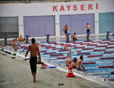 Olimpik Yüzme Havuzu Vatandaşların İlgi Odağı Oldu