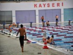 MEHMET METIN - Olimpik Yüzme Havuzu Vatandaşların İlgi Odağı Oldu