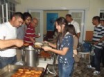 OZAN ARIF - Salihli Türk Ocakları Gençlik Kolları'ndan İftar Yemeği