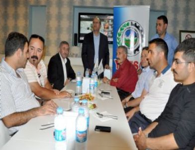 Yütso'dan, Yüksekova'da Görev Yapan Basın Mensuplarına İftar Yemeği