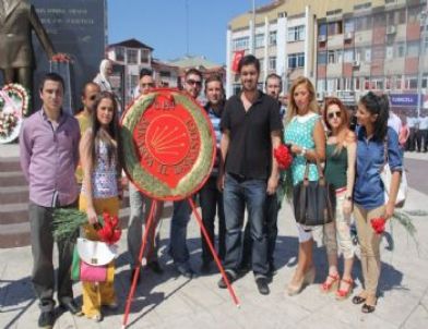 CHP'nin Çelenkleri Toplatıldı