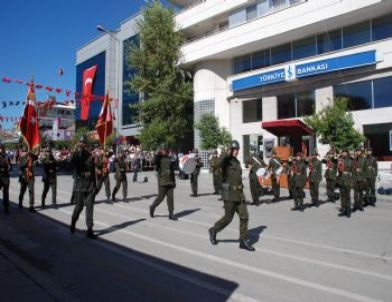 İsparta’da Zafer Bayramı Coşkuyla Kutlandı