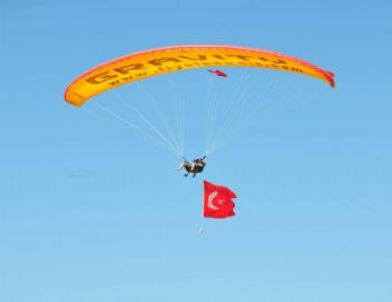 Paraşütçüler Zaferi Gökyüzünde Kutladı