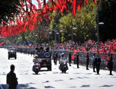 Vatan Caddesi'ndeki Kutlamalardan Renkli Görüntüler