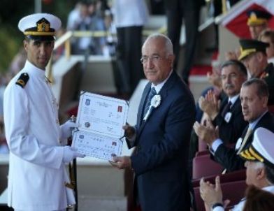 Deniz Harp Okulu'nda Mezuniyet Coşkusu