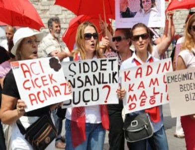 CHP’li Kadınlar, Kadına Şiddeti Protesto Etti