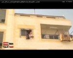 YOUTUBE - Muhalifler, Esad yandaşını 3'üncü kattan atmışlar!