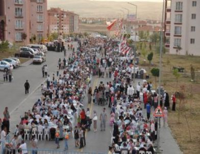 Gölbaşı Belediyesi, Toki Konutlarında 5 Bin Vatandaşa İftar Yemeği Verdi