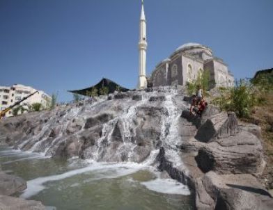 Karşıyaka’ya Yapay Şelale
