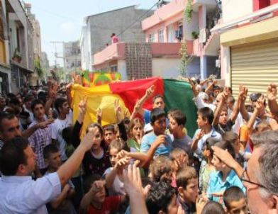 Korsan Gösteride Yaralanıp Ölen Çocuk Toprağa Verildi