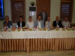 HÜSEYIN ARSLAN - Taşköprü Muhtarlar Derneği’nden İftar Yemeği