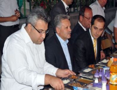 Vali Kahraman, İftarını Ayrancıda Vatandaşlarla Açtı