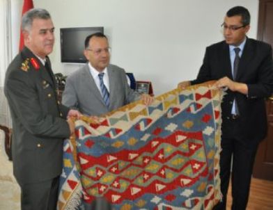 2. Ordu Komutanı Servet Yörük, Vali Saran’a Veda Ziyaretinde Bulundu